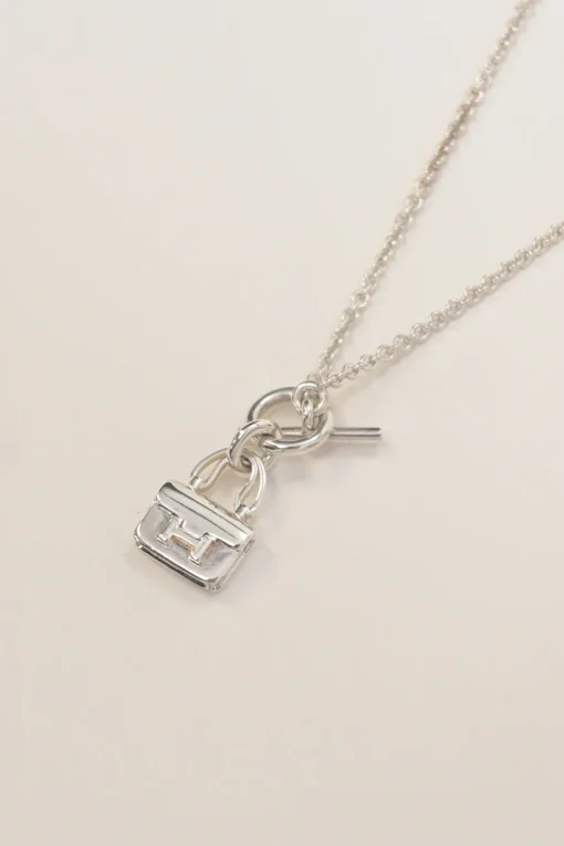 Amulettes sterling silver Constance solitaire pendant necklace with T-bar closure