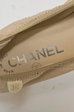 Beige and ivory lambskin low-heel Spirit pumps with contrast cap toe