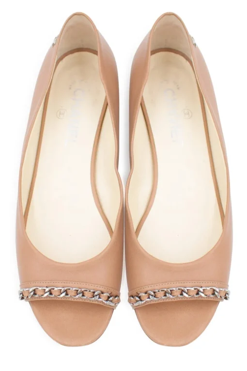 Beige leather open toe ballerina with intertwined chain link