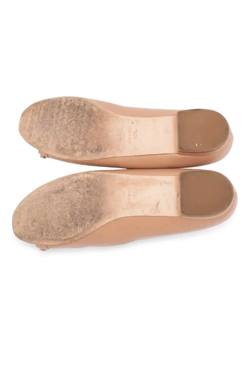 Beige leather open toe ballerina with intertwined chain link