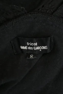 Black cotton-jersey button-front cropped cardigan with tonal lace Chelsea collar and cuffs
