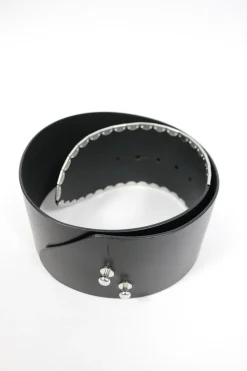 Black cow leather belt with metal scallop edge