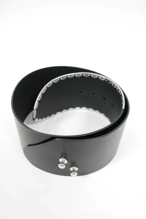 Black cow leather belt with metal scallop edge
