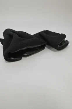 Black fleece wool and lambskin detachable wrist cuffs