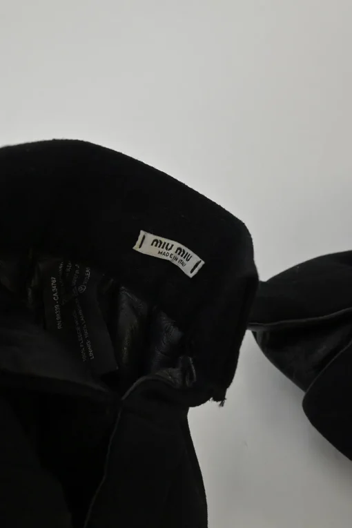 Black fleece wool and lambskin detachable wrist cuffs