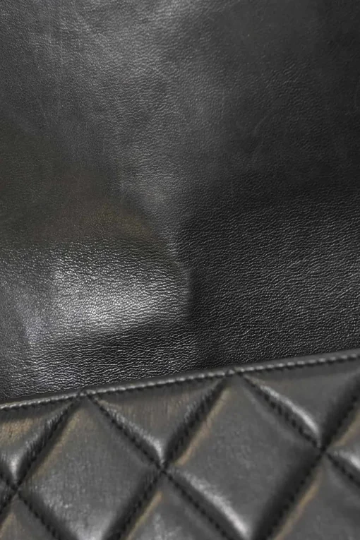 Black matelassé lambskin leather 1994-1996 envelope flap shoulder bag with 24-karat gold-plated hardware