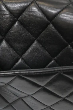 Black matelassé lambskin leather 1994-1996 envelope flap shoulder bag with 24-karat gold-plated hardware