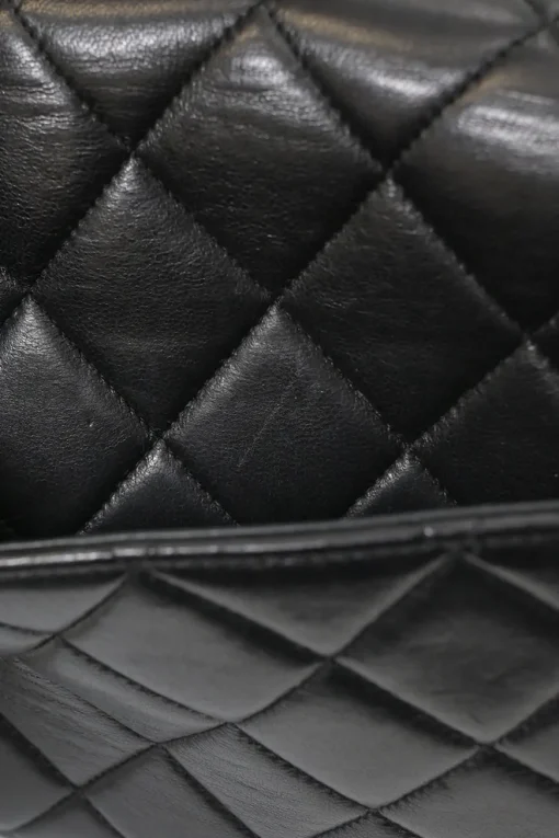 Black matelassé lambskin leather 1994-1996 envelope flap shoulder bag with 24-karat gold-plated hardware