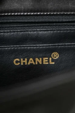 Black matelassé lambskin leather 1994-1996 envelope flap shoulder bag with 24-karat gold-plated hardware