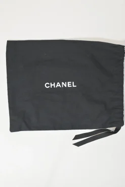 Black matelassé lambskin leather 1994-1996 envelope flap shoulder bag with 24-karat gold-plated hardware