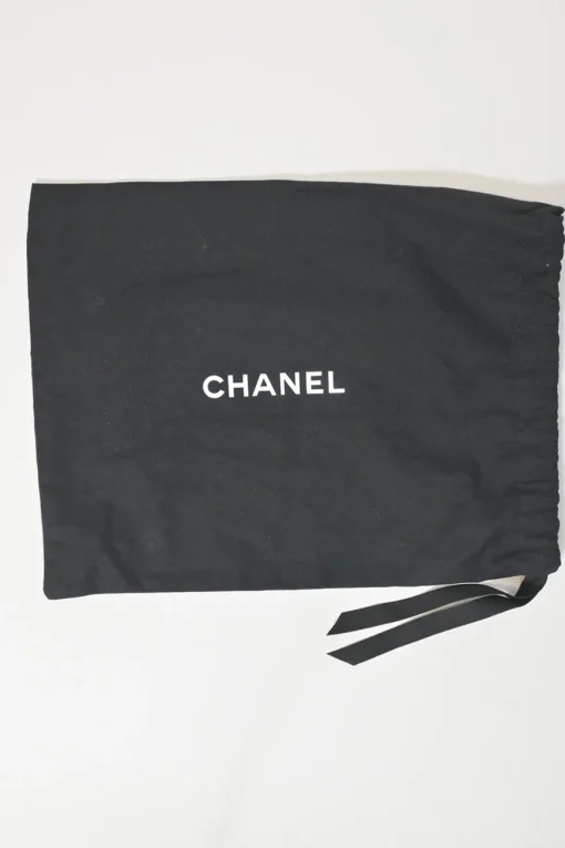 Black matelassé lambskin leather 1994-1996 envelope flap shoulder bag with 24-karat gold-plated hardware