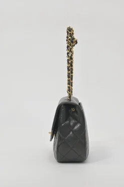 Black matelassé lambskin leather 1994-1996 envelope flap shoulder bag with 24-karat gold-plated hardware