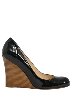 Black patent leather round-toe wedge pumps