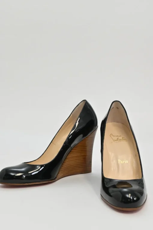 Black patent leather round-toe wedge pumps