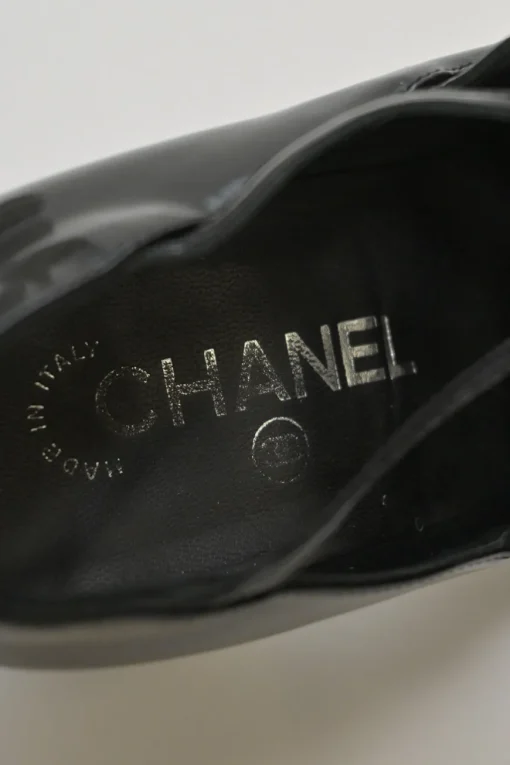 Black patent leather round-toe sculpted Mary Jane pumps