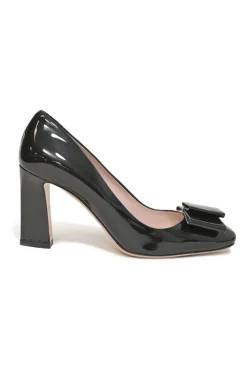 Black patent leather square-toe block heel bow pumps