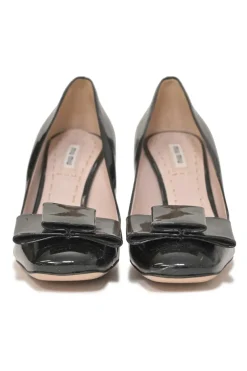 Black patent leather square-toe block heel bow pumps