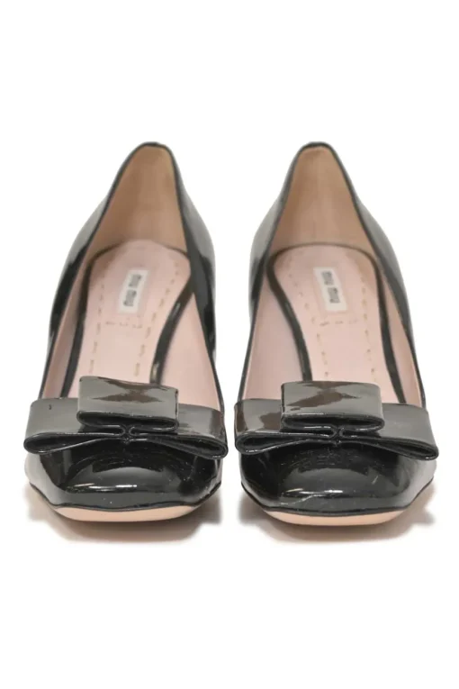Black patent leather square-toe block heel bow pumps