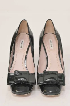 Black patent leather square-toe block heel bow pumps