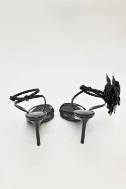 Black patent leather square-toe Amber heeled flower sandals with double mignon and buckle straps