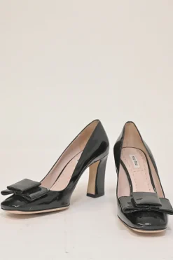 Black patent leather square-toe block heel bow pumps
