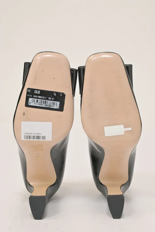 Black patent leather square-toe block heel bow pumps