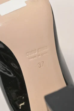 Black patent leather square-toe block heel bow pumps