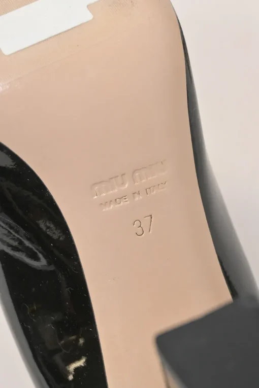Black patent leather square-toe block heel bow pumps