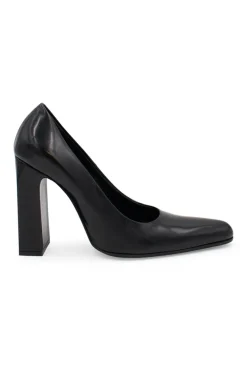 Black point toe leather heels