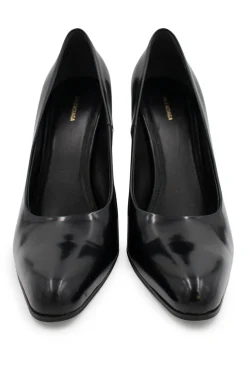 Black point toe leather heels