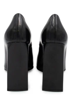 Black point toe leather heels