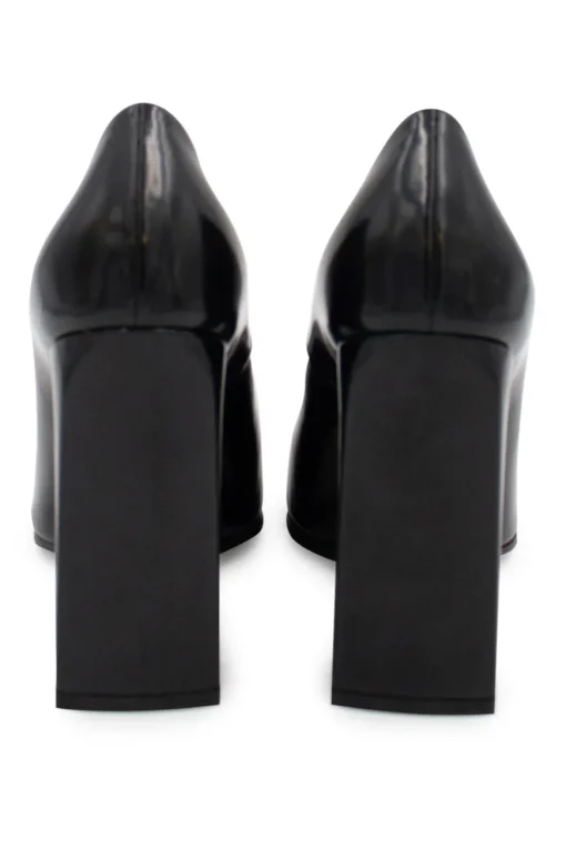 Black point toe leather heels