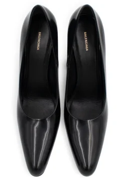 Black point toe leather heels