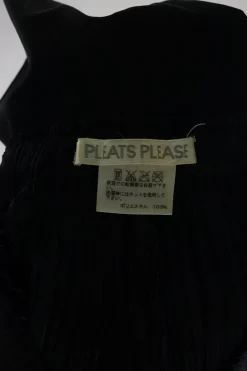 Black polyester pull-on high-rise flared plissé shorts with elasticated waist