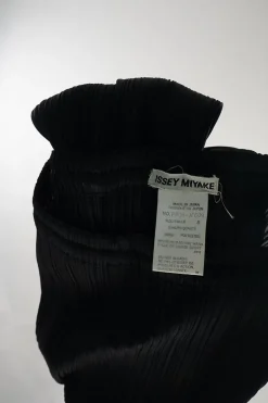 Black polyester pull-on high-rise plissé skinny trousers with elasticated waist
