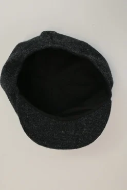 Black wool felt newsboy cap with metallic Coco Mark plaque appliqué