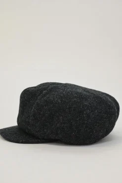 Black wool felt newsboy cap with metallic Coco Mark plaque appliqué