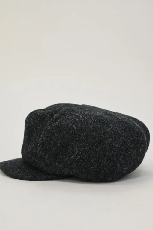Black wool felt newsboy cap with metallic Coco Mark plaque appliqué