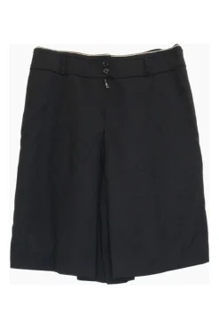 Black wool tailored Bermudas with pleat details