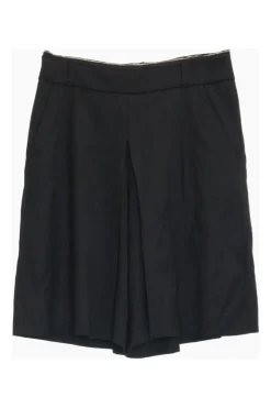 Black wool tailored Bermudas with pleat details