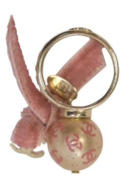 Bow-embellished gold-tone metal and resin Coco Mark faux pearl bijoux fantasie cocktail ring