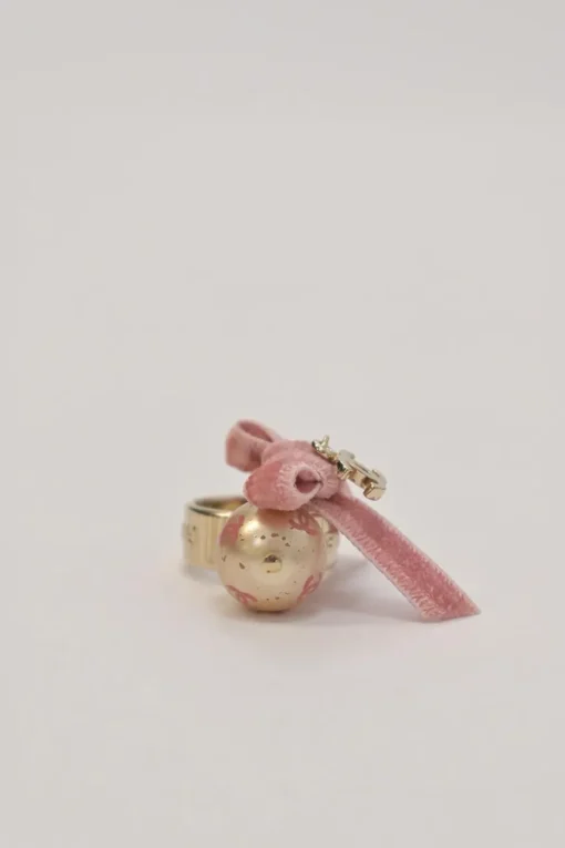 Bow-embellished gold-tone metal and resin Coco Mark faux pearl bijoux fantasie cocktail ring