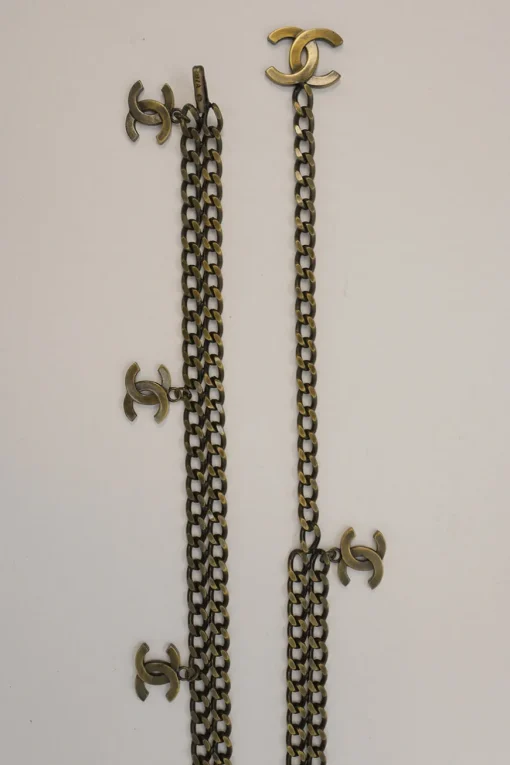 Brass chainlink drop-waist charm belt with hook fastening