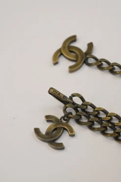 Brass chainlink drop-waist charm belt with hook fastening