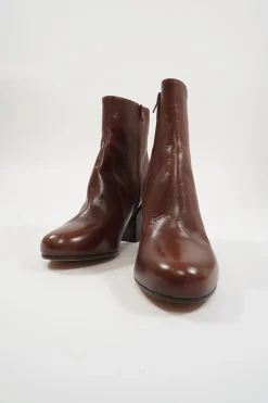 Brown leather almond-toe block heel zip-up ankle boots