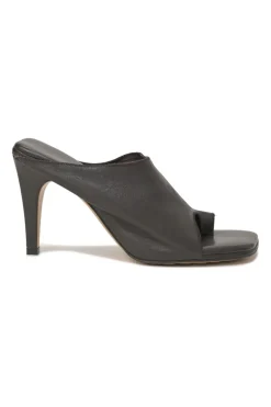 Brown leather Extended Toe Loop 100 mules
