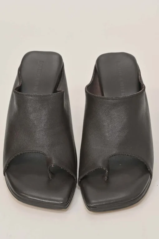 Brown leather Extended Toe Loop 100 mules