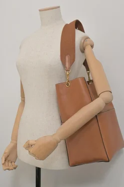 Brown leather Seau Sangle shoulder bag