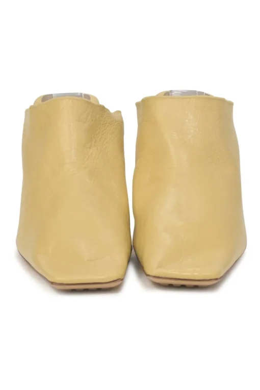 Butter yellow leather Crunch Lux square-toe mules