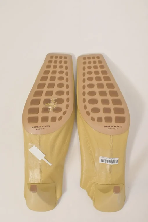 Butter yellow leather Crunch Lux square-toe mules